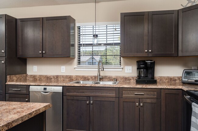 Building Photo - 112 Kings Mountain Ct