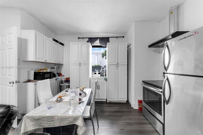 Building Photo - 551 SW 127th Ave