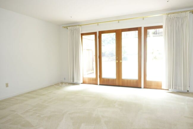 Building Photo - Spacious home, close to downtown Los Altos.  Easy commute location. Great Los Altos Schools!