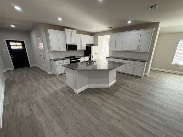 Building Photo - 1904 Tawny Dr