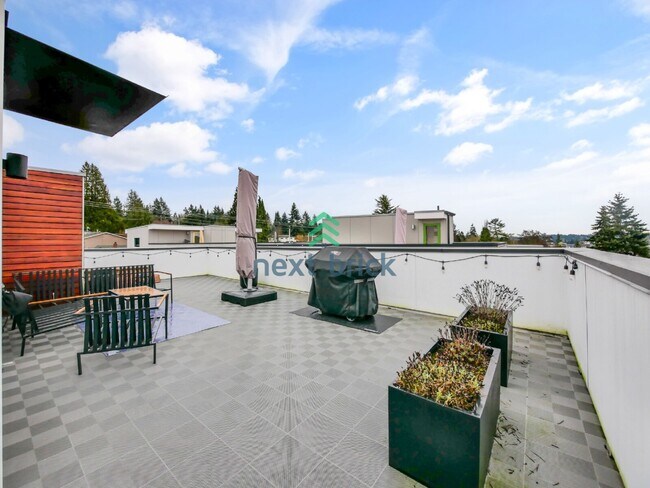 Building Photo - New Spacious 3 Bed 2.5 Bath Town home for Rent!
