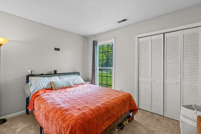 Building Photo - Charming 3-Bedroom Retreat with 2 Full Bat...