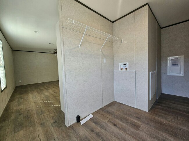 Building Photo - 1022 Myakka Dr