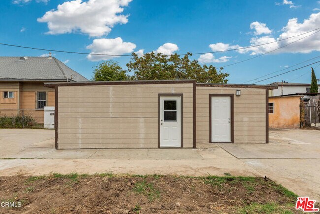 Building Photo - 1492 W 28th St