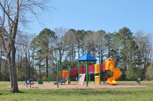 Building Photo - Updated & Ready 02-02-26! Adorable 3-Bedroom Ranch 4 Miles to Dam Neck Base & Oceana - HUGE Fence...