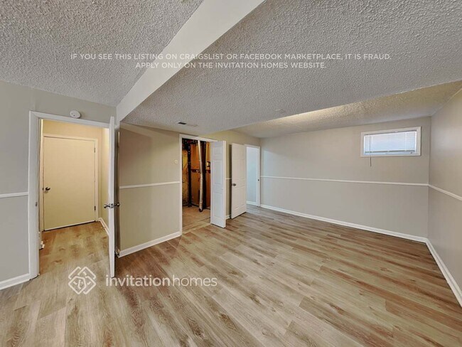 Building Photo - 1425 E 97th Pl