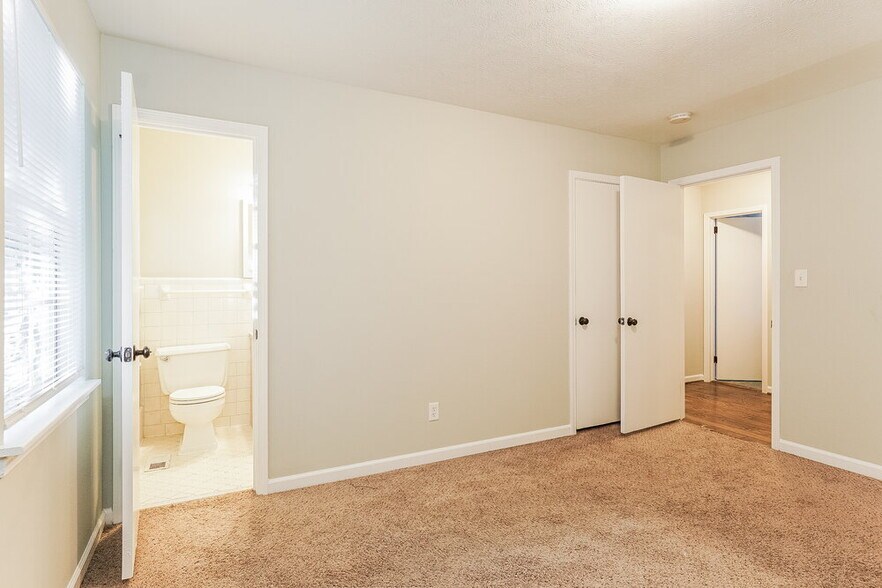 Building Photo - 5232 Beacon Cir