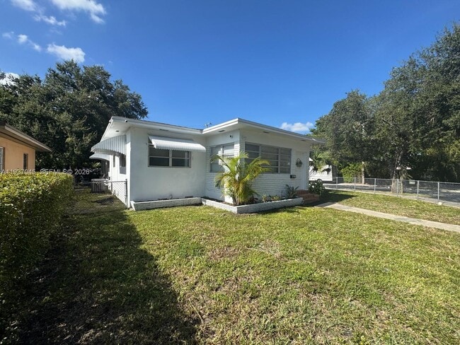 Building Photo - 1100 NW 71st St