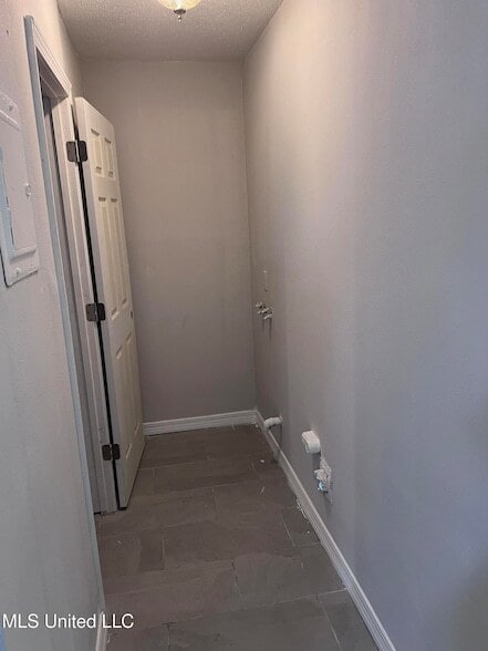 Building Photo - 102 Carson Dr