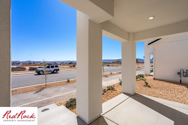 Building Photo - Stand Alone Home In Desert Color