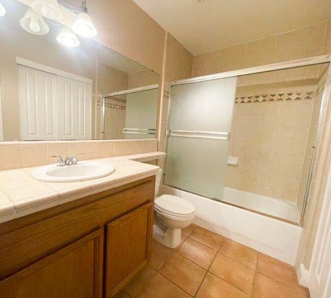 Building Photo - Cozy 2 Bedroom Ground Level Condo In The Highly Desirable New Park Village Community in Newark