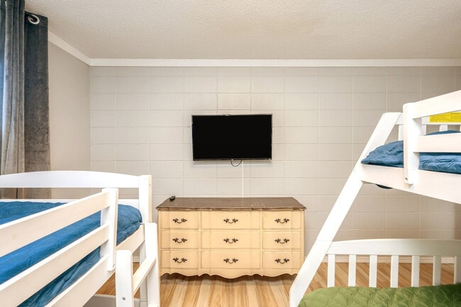 Building Photo - 4000 Gulf Terrace Dr