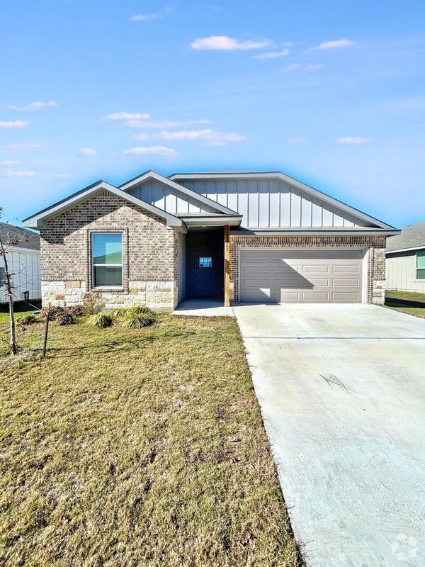 Building Photo - 866 Freedom Cir