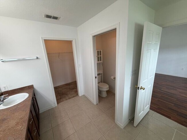 Building Photo - Spacious 3 Bedroom Townhome with Garage in Altamonte Springs