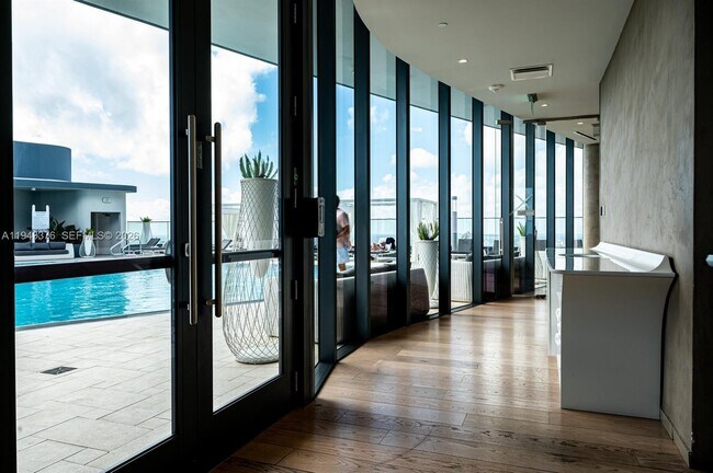 Building Photo - 1000 Brickell Plaza