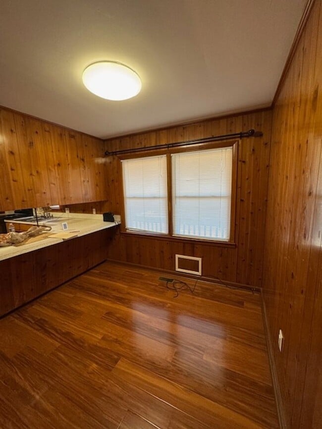 Building Photo - Piner Road