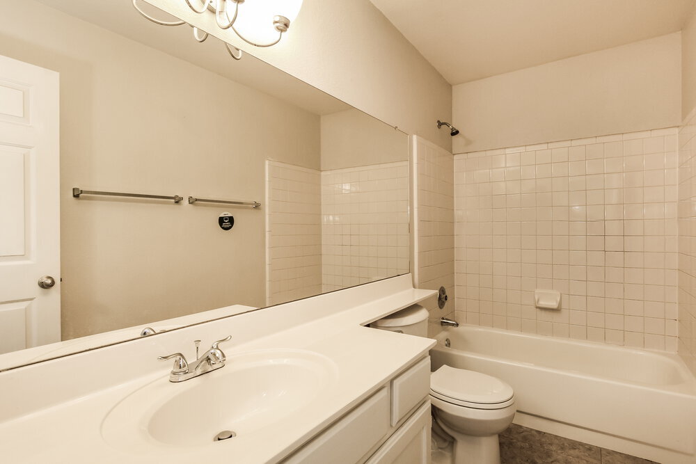 Building Photo - 5539 E Elena Ave