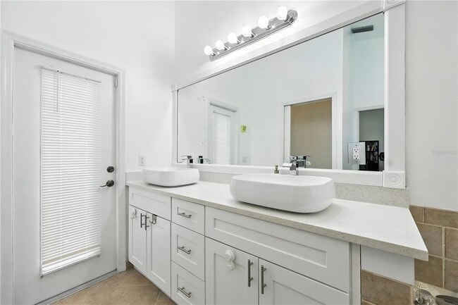 Building Photo - 13201 Luxbury Loop