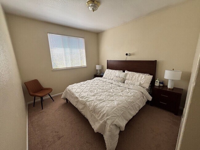 Building Photo - 9829 Waterfowl Dr