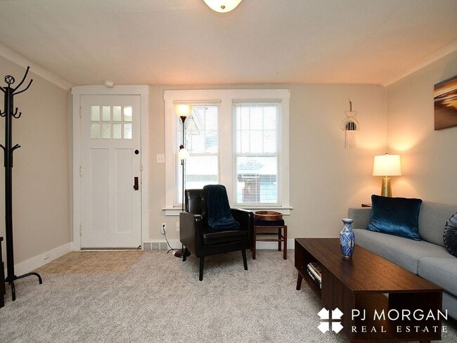 Building Photo - 5022I