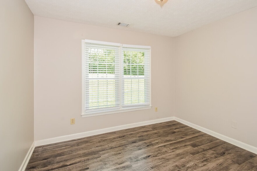 Building Photo - 1290 Shamrock Hill Cir