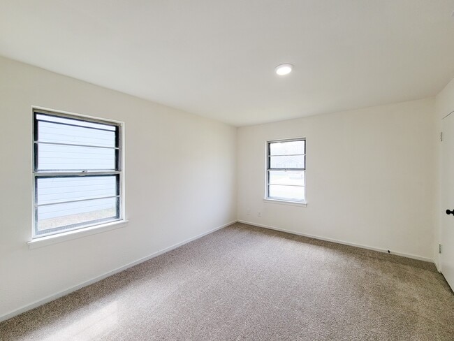 Building Photo - 301 Cypress St