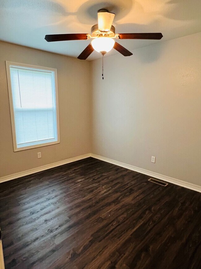 Building Photo - Charming 3-Bed, 2-Bath Home with Stylish Upgrades