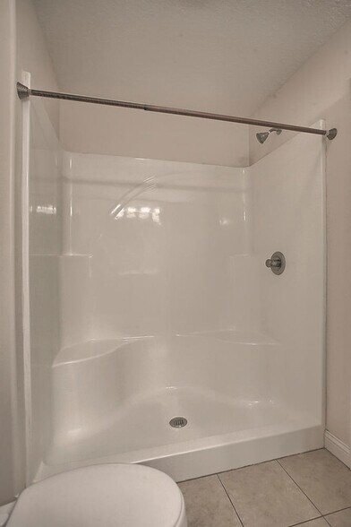 Building Photo - 703 N Prairie View Rd