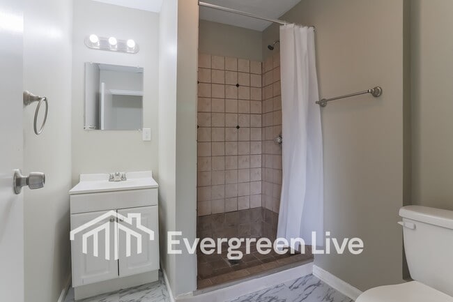 Building Photo - 1657 Eastbrook Dr S