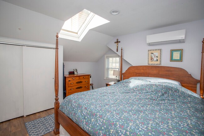 Building Photo - 41 Coulter St