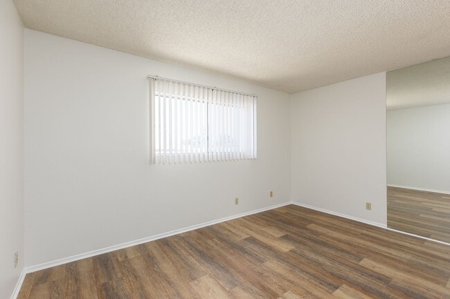 Building Photo - Spacious 2-Bedroom, 2.5-Bath Condo in Cano...
