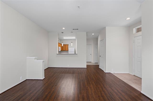 Building Photo - 2301 Stoneleigh Pl