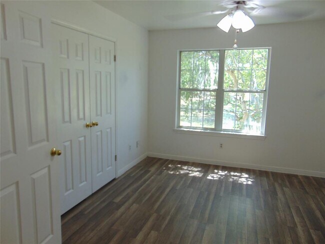 Building Photo - 805 Barton Creek Dr