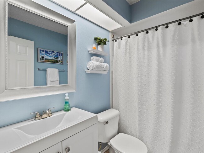 Building Photo - 5884 Milton Ave