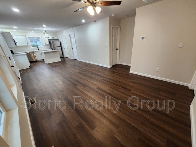 Building Photo - 2400 N 26th St