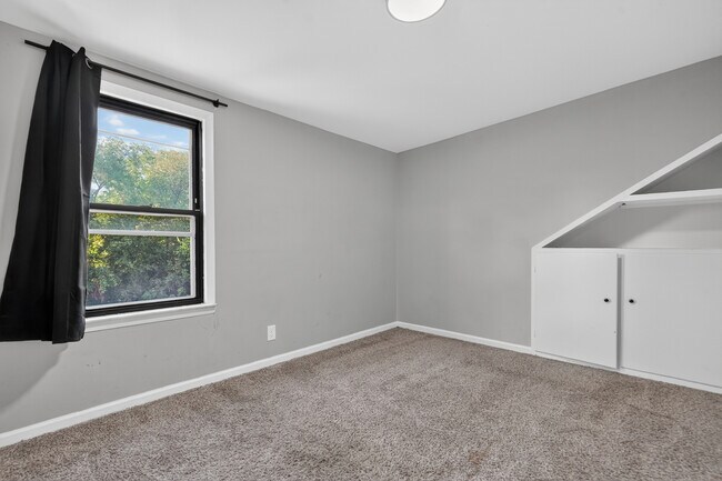Building Photo - 7945 W 91st St