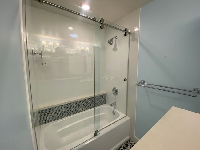 Building Photo - 4 Bedroom Encinitas home with Views!