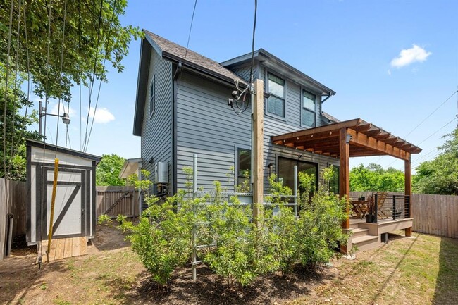 Building Photo - 629 Amesbury Ln