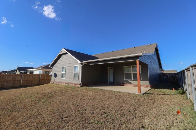 Building Photo - 3 Bed | 2 Bath in Broken Arrow!