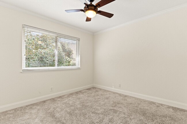 Building Photo - Pleasanton 2BD Townhouse w/ Granite Kitchen, Plank Floors, Community Amenities & Top Schools