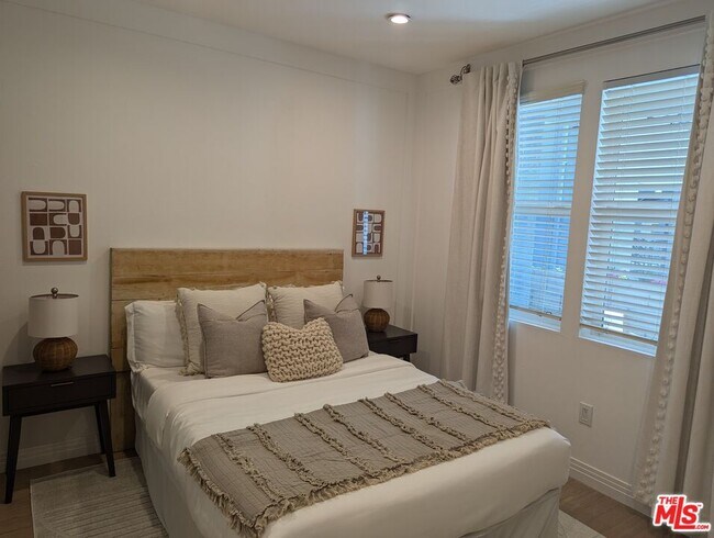 Building Photo - 7100 Playa Vista Dr