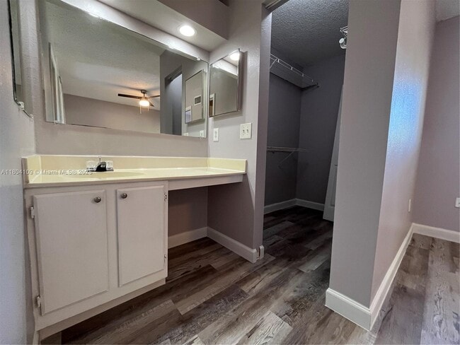 Building Photo - 843 Crystal Lake Dr