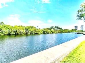 Building Photo - 3401 N Country Club Dr