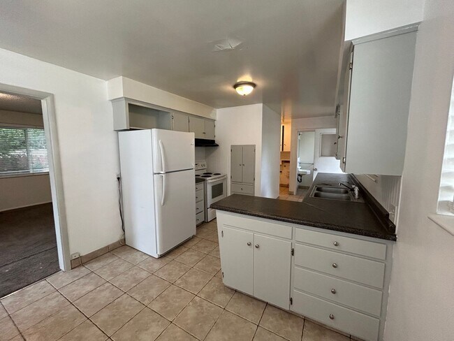 Building Photo - 3 Bed/1.5 Bath in a Cul-de-sac by Universi...