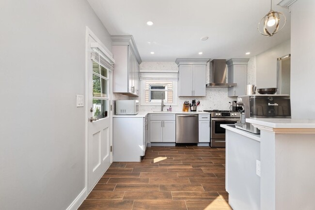 Building Photo - 47 Blondel Dr