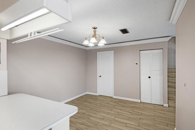 Building Photo - 388 Lake Arbor Dr