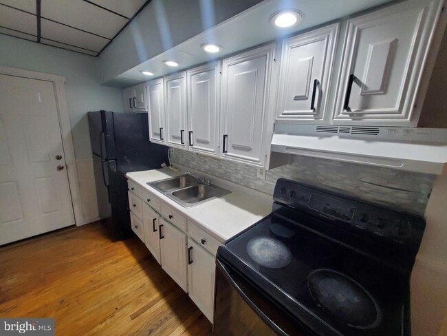 Building Photo - 423 Chapel Terrace