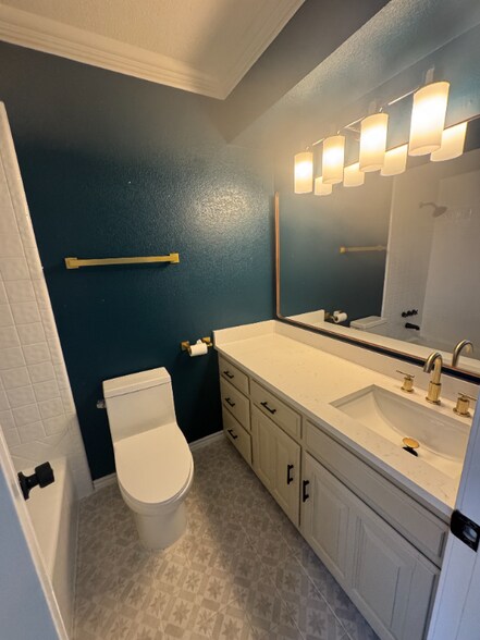 Building Photo - 3123 Bourbon St Cir