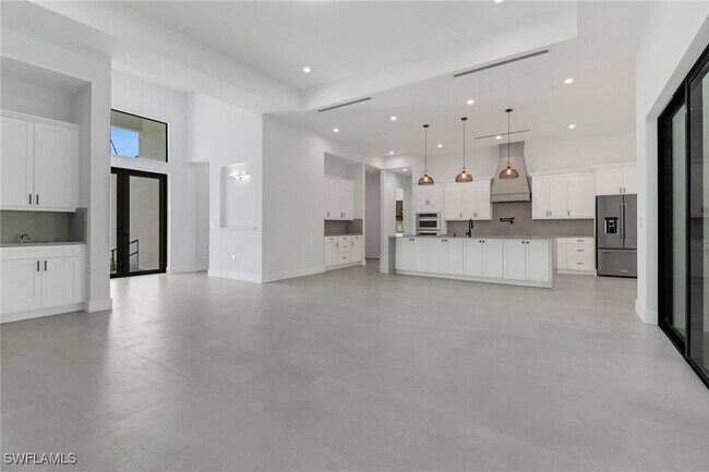 Building Photo - 739 23rd St SW