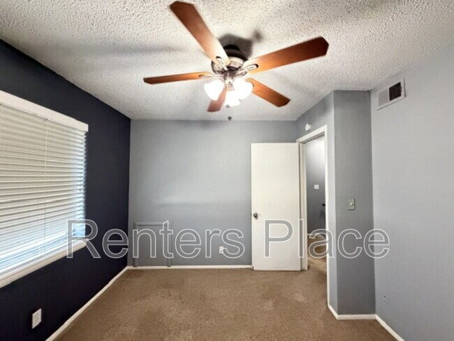 Building Photo - 2418 E 59th Ct